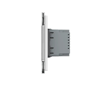 Witte wandcontactdoos met aardpen en wandverlichting van Livolo voor trap en gang
