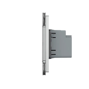 Frans inbouw stopcontact van Livolo in grijs met USB-A en USB-C aansluiting