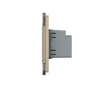 Frans inbouw stopcontact van Livolo in goud met USB-A en USB-C aansluiting