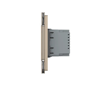 Gouden wandcontactdoos met aardpen en wandverlichting van Livolo voor trap en gang