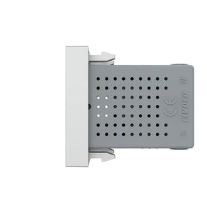 Grijze dubbele USB laadmodule als geïntegreerd oplaadpunt in slaapkamer of werkplek