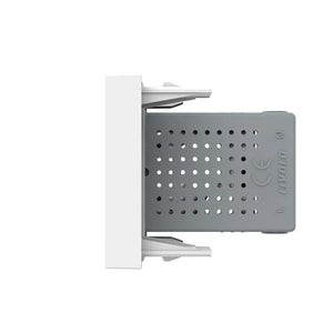 Witte USB wandlader met blindmodule voor een nette laadoplossing naast bed of werkplek