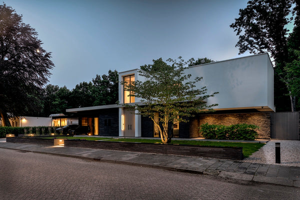 Zwart Livolo schakelmateriaal in complete Smart Home villa in Noord-Brabant