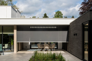 Zonwering in de villa aangestuurd met slimme Livolo zonwering schakelaars