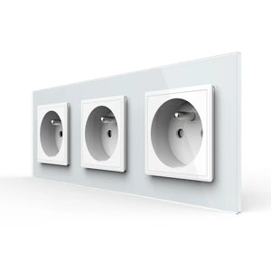 Witte drievoudige Livolo wandcontactdoos met Franse penaarde en drie SR modules